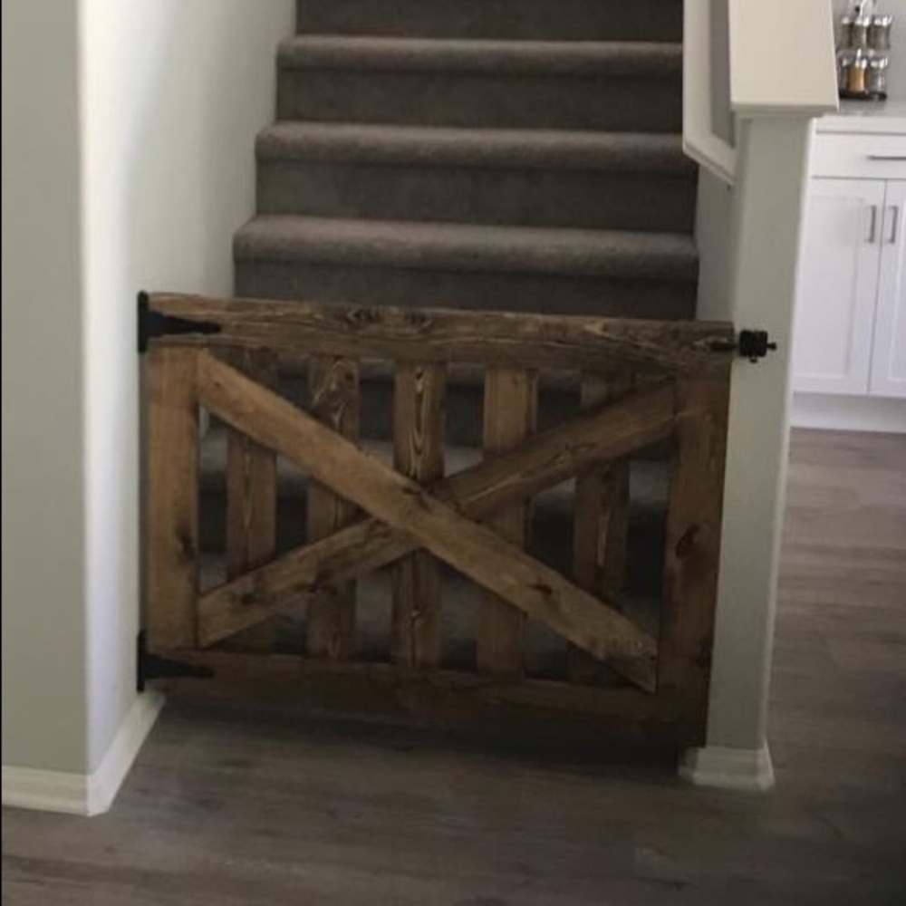 Handmade wood baby/pet gate - Picture 1 of 6